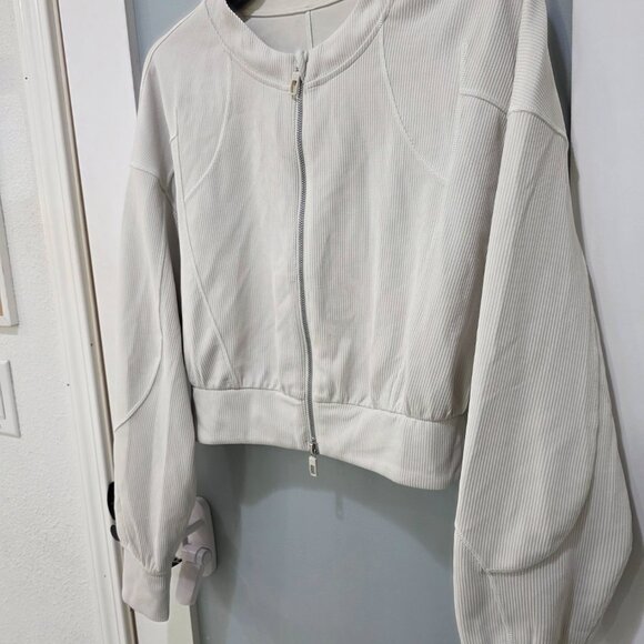 Lululemon Women’s Size 8 Cream Ribbed Bomber Jacket Cropped Zip-Up - Picture 4 of 9